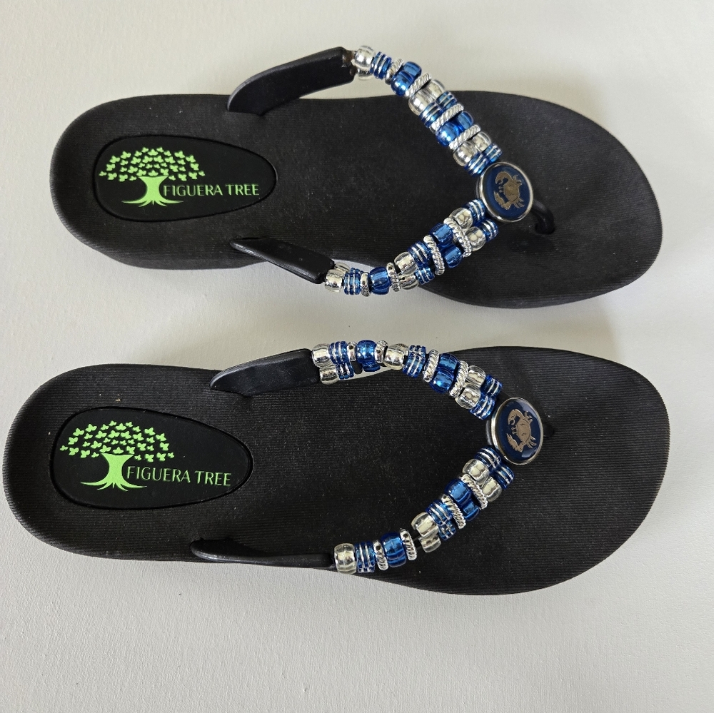 Figuera Tree black flat decorative sandals, Size 8